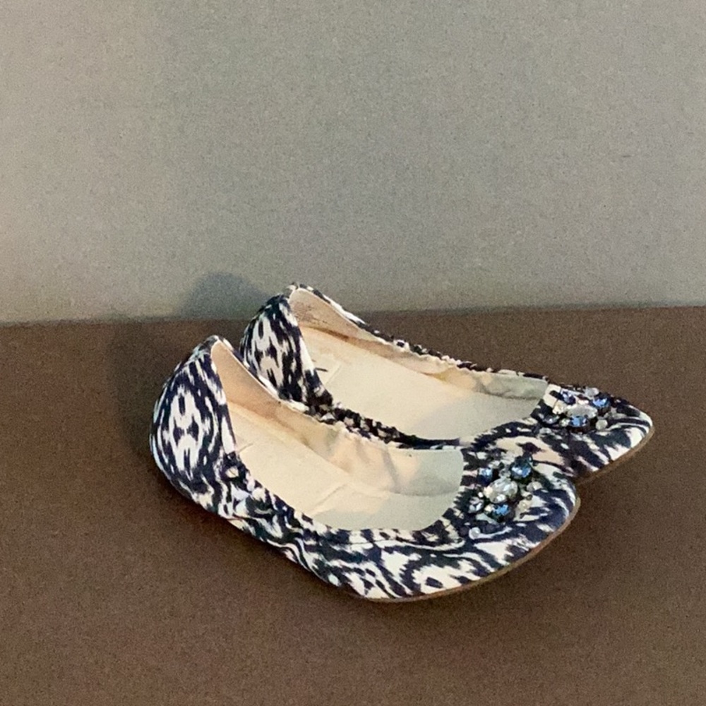 Simply Vera Blue/White Flats Size 8.5